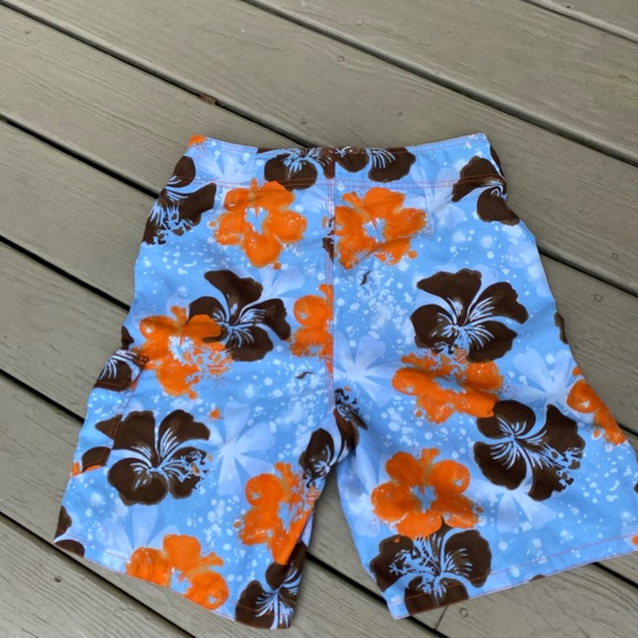 NWOT Mossimo - Men’s floral pattern board shorts, velcro zipper, decor s… - Picture 2 of 7